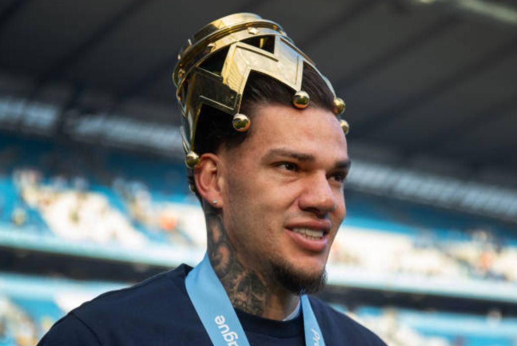 Ederson muốn rời Man City.